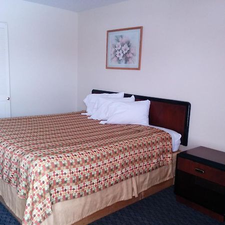 Economy Inn Toledo-Perrysburg Room photo