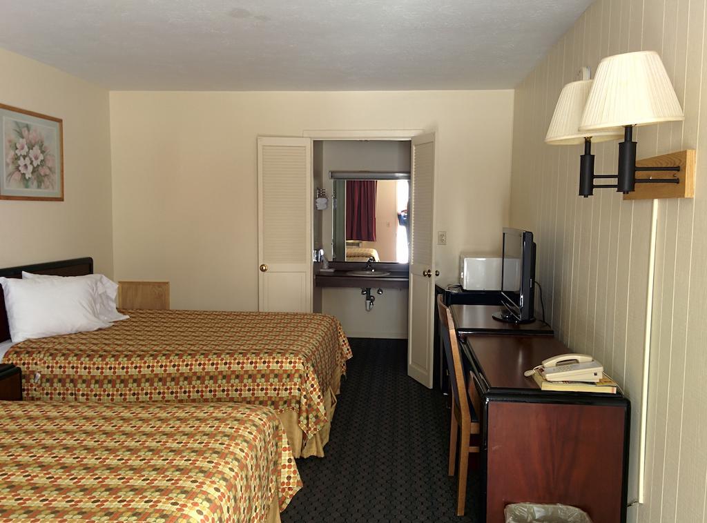 Economy Inn Toledo-Perrysburg Room photo